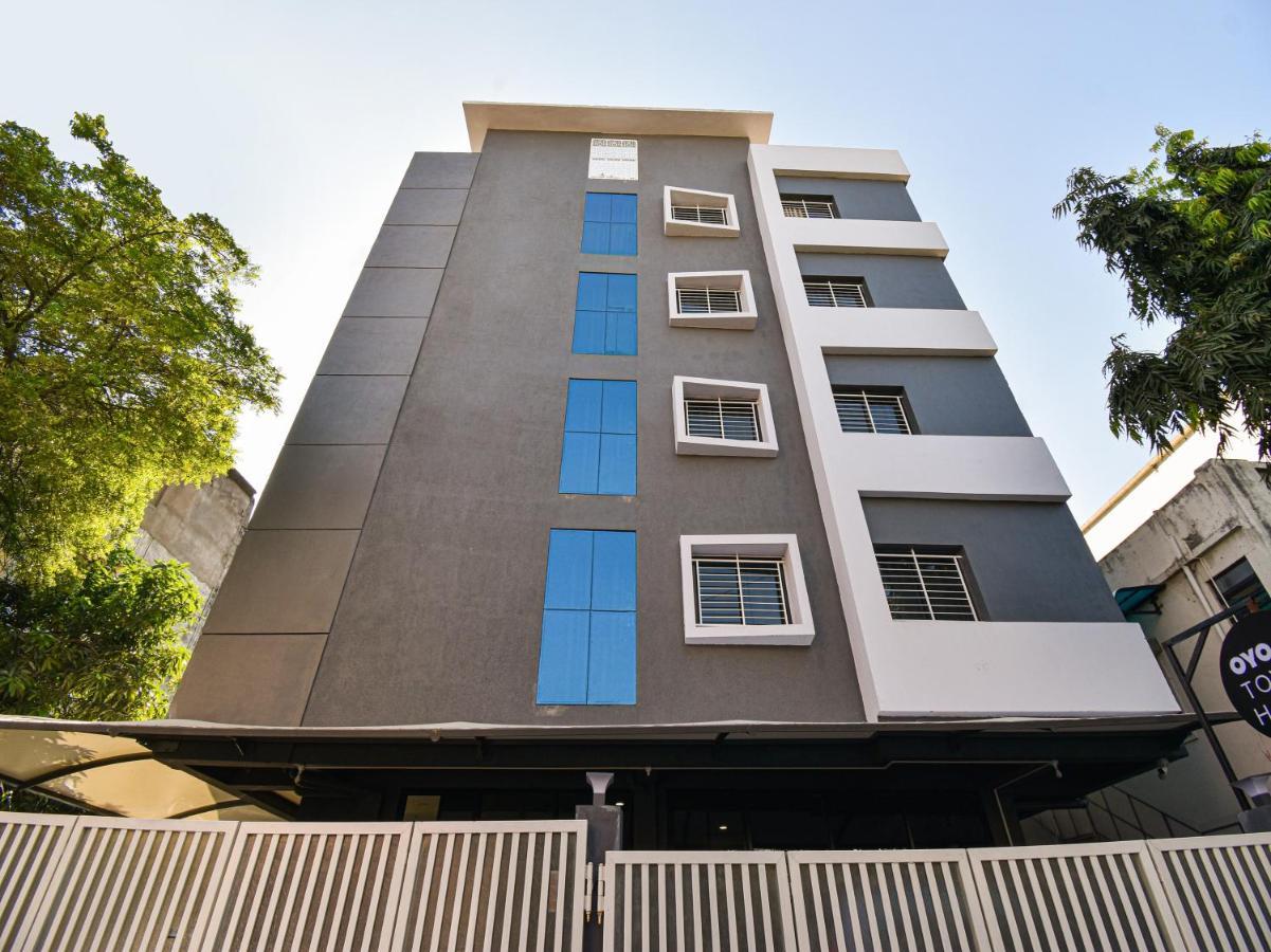 Oyo Townhouse 498 Hotel Western Nagpur Eksteriør billede