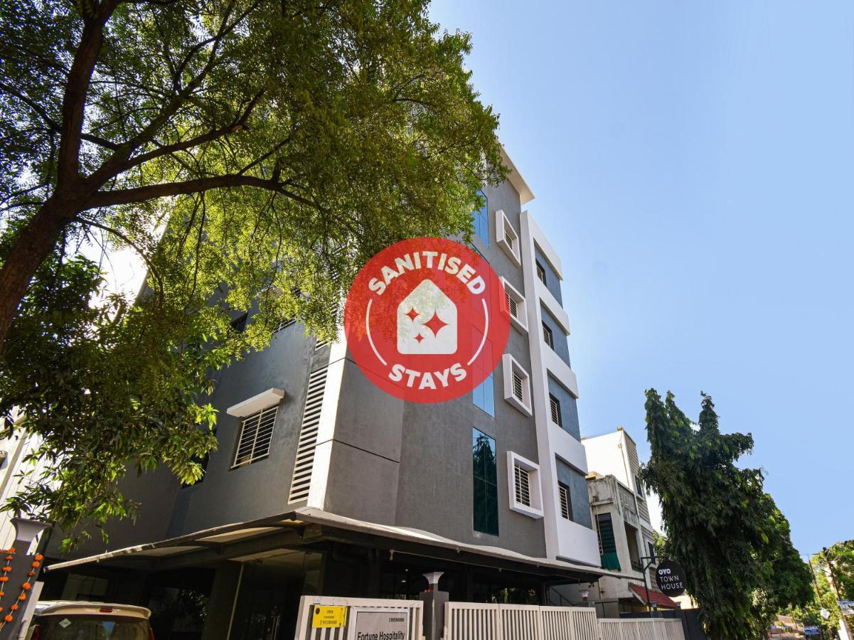 Oyo Townhouse 498 Hotel Western Nagpur Eksteriør billede